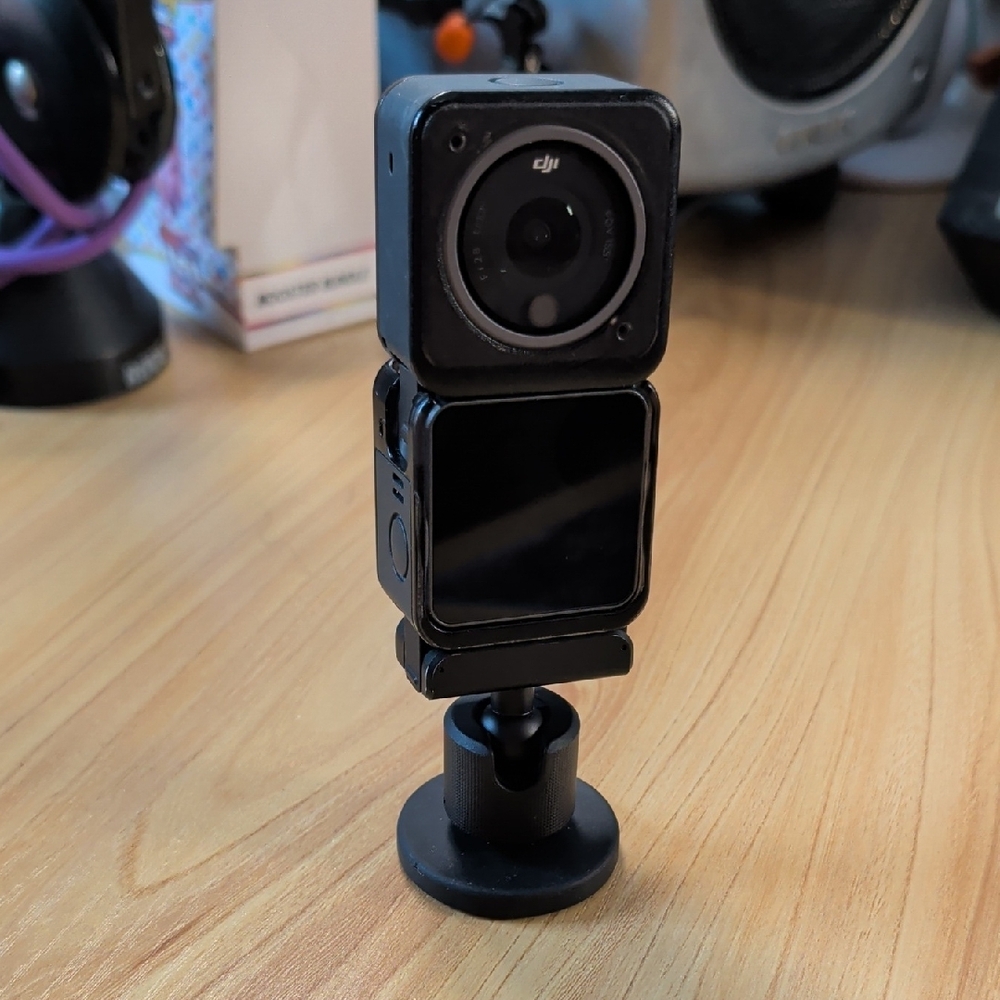 DJI ACTION 2 CAMERA WITH CASE AND MAGNETIC ACCESSORIES - Picture 8 of 11
